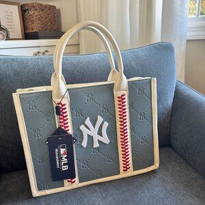 Montana West-New York Yankees Team Whipstitch Tote/Crossbody